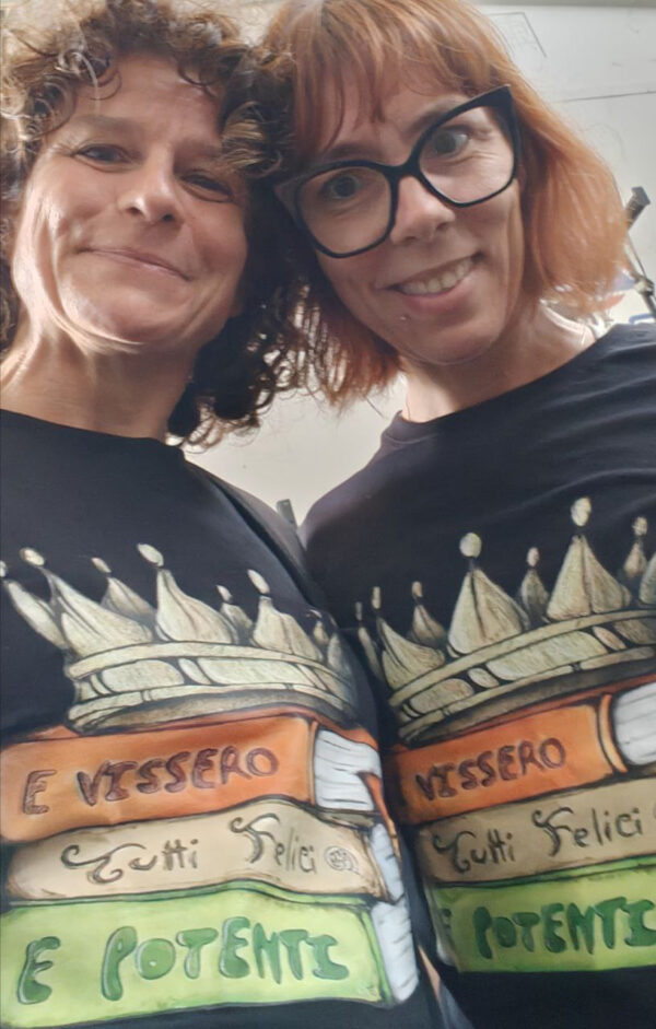 Maglietta "e vissero tutti felici e potenti" - immagine 4